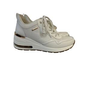 Sketchers million Air  elevated air
womens size 9